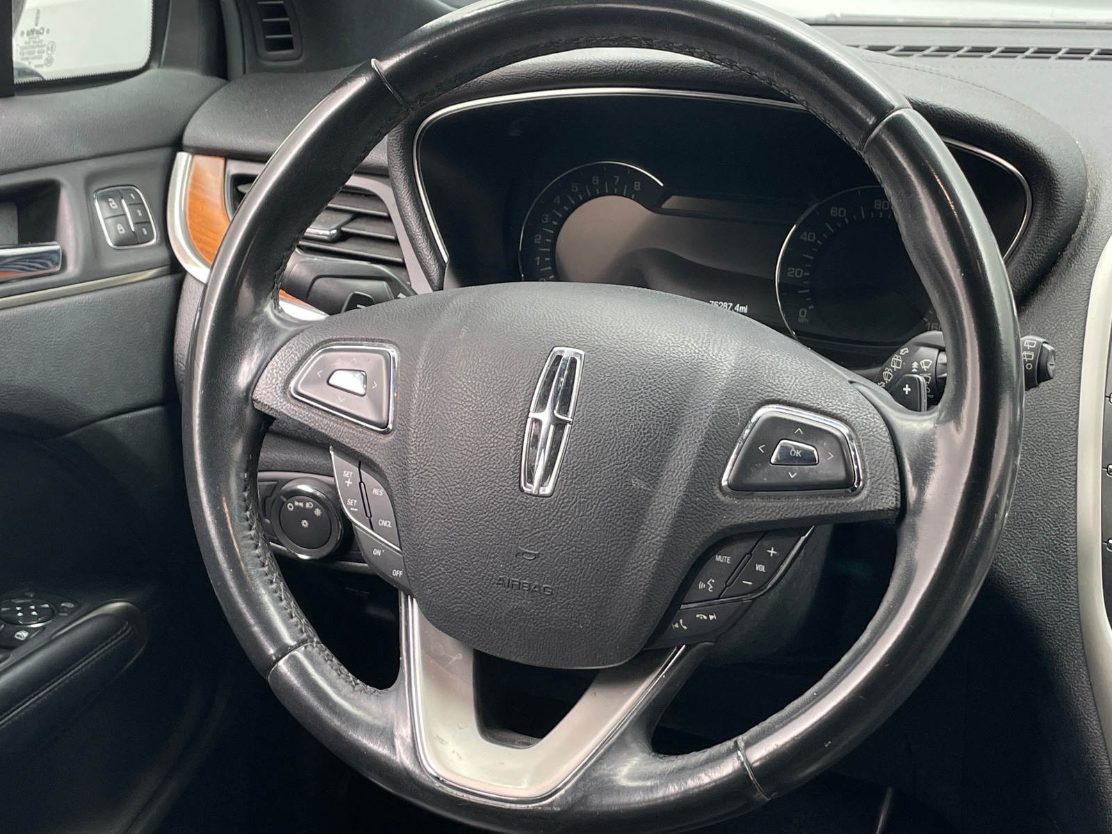 Thumbnail: 2017 Lincoln MKC - 4