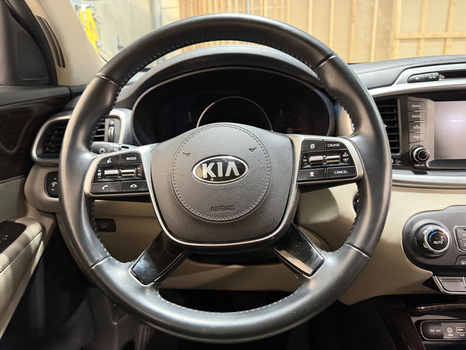 Thumbnail: 2019 Kia Sorento - 4