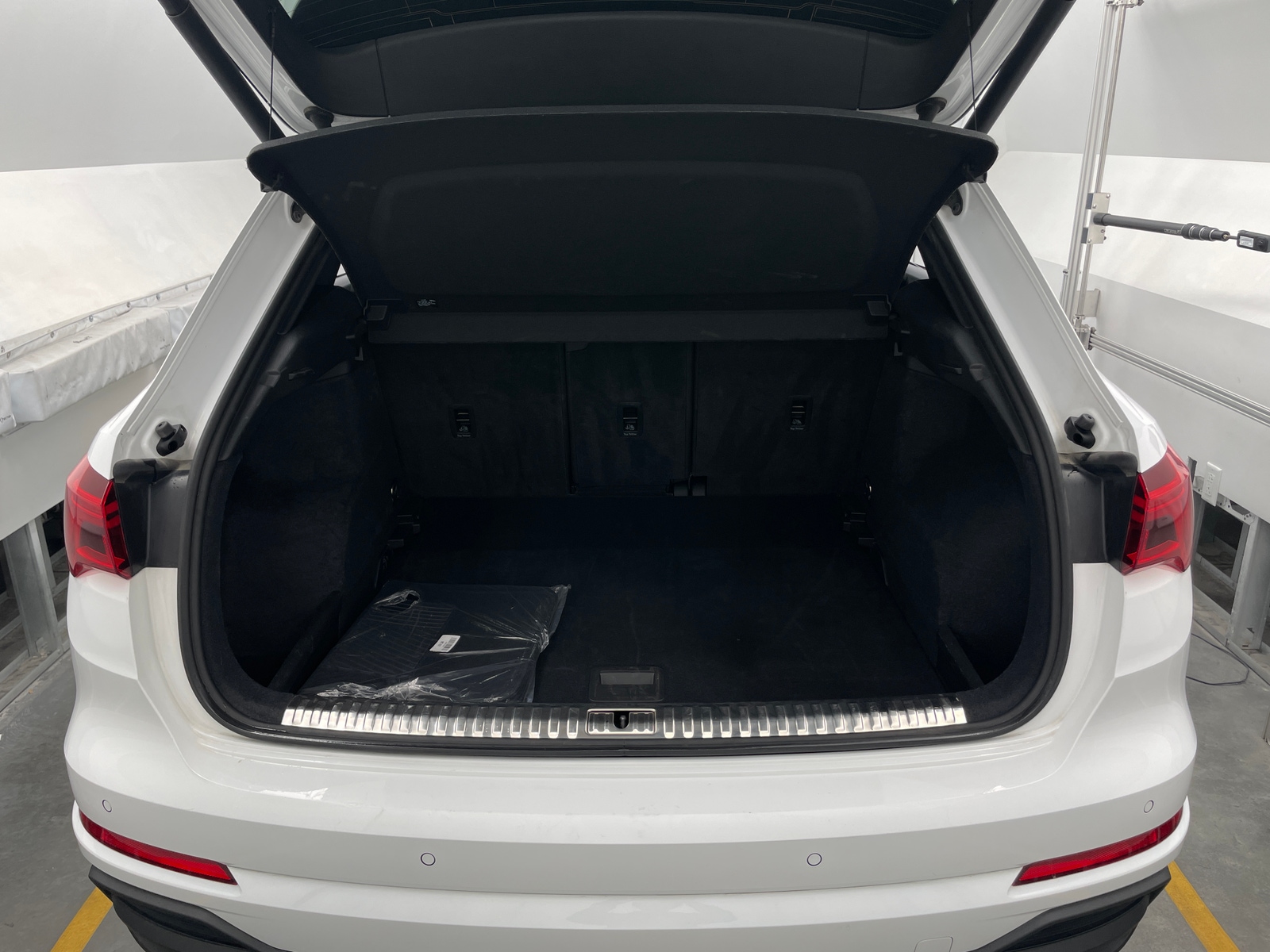 Thumbnail: 2025 Audi Q3 - 6
