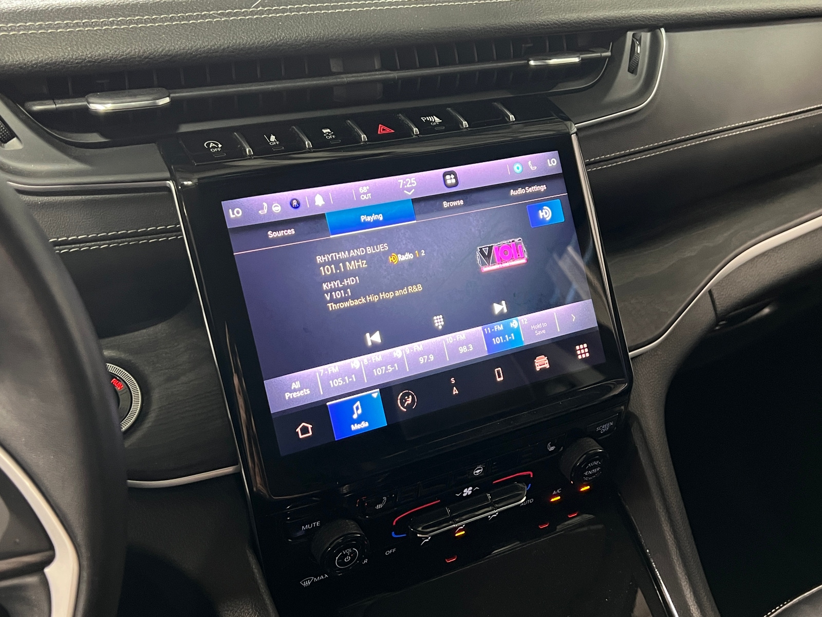 Thumbnail: 2021 Jeep Grand Cherokee L - 3