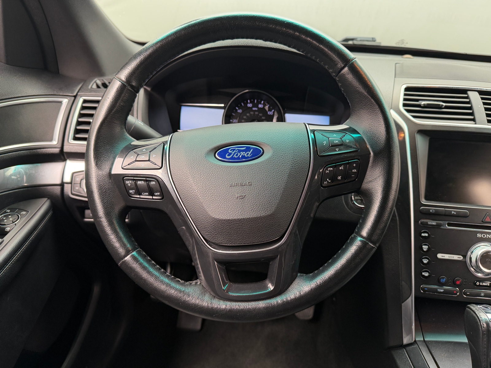 Thumbnail: 2016 Ford Explorer - 4