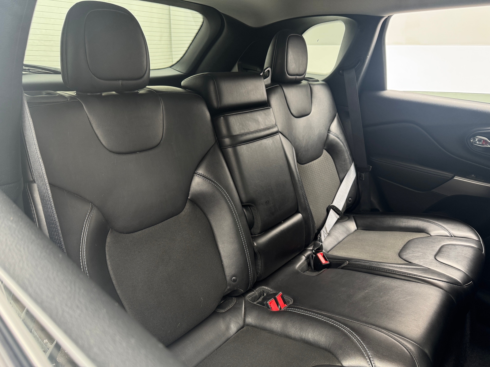 Thumbnail: 2019 Jeep Cherokee - 6
