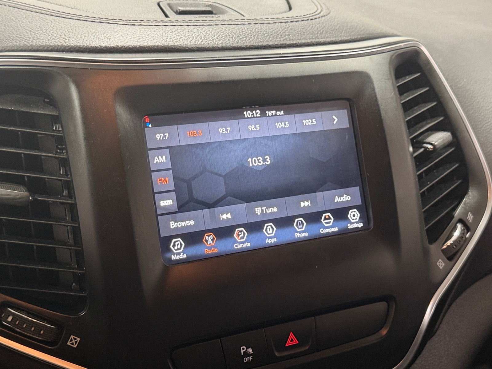 Thumbnail: 2019 Jeep Cherokee - 4
