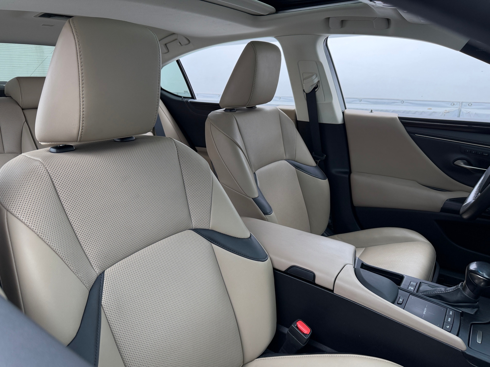 Thumbnail: 2021 Lexus ES - 2