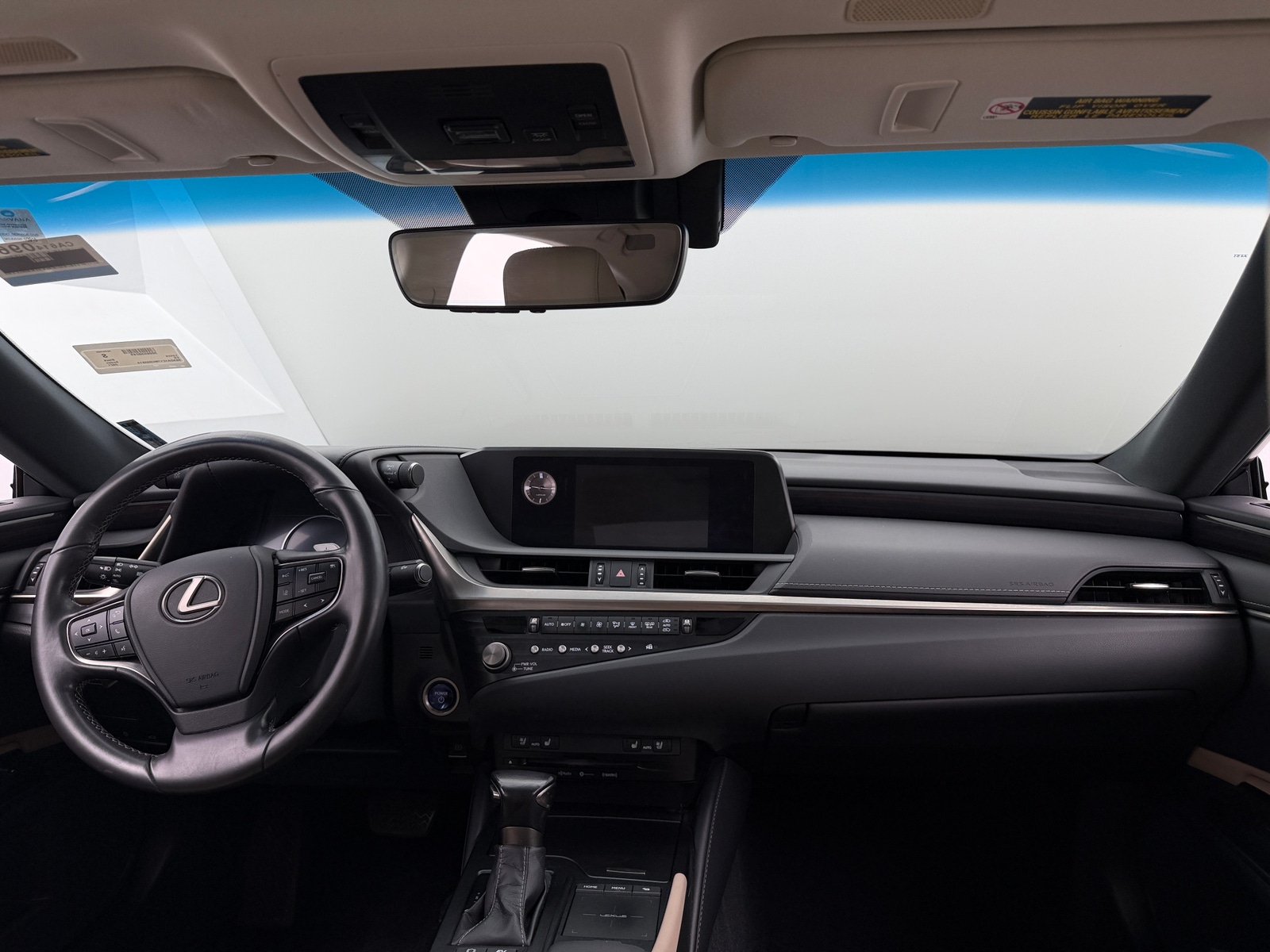 Thumbnail: 2021 Lexus ES - 3