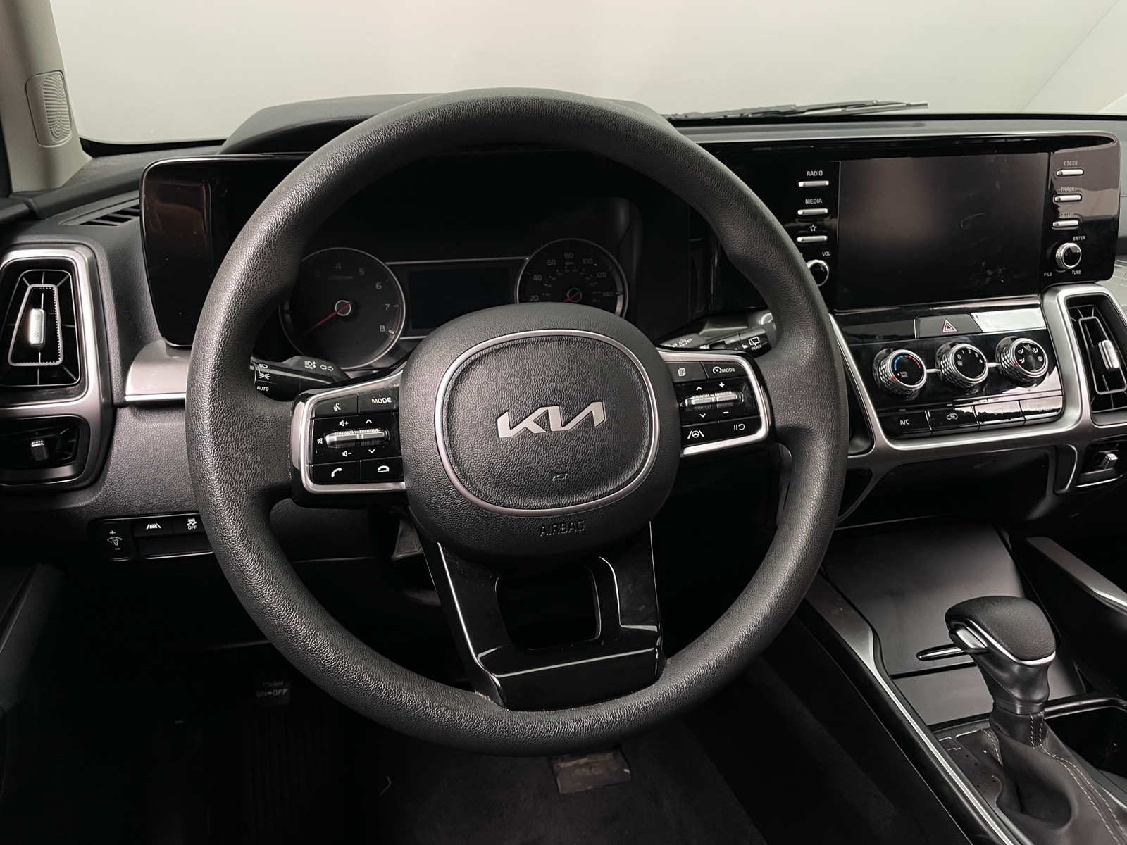 Thumbnail: 2023 Kia Sorento - 5