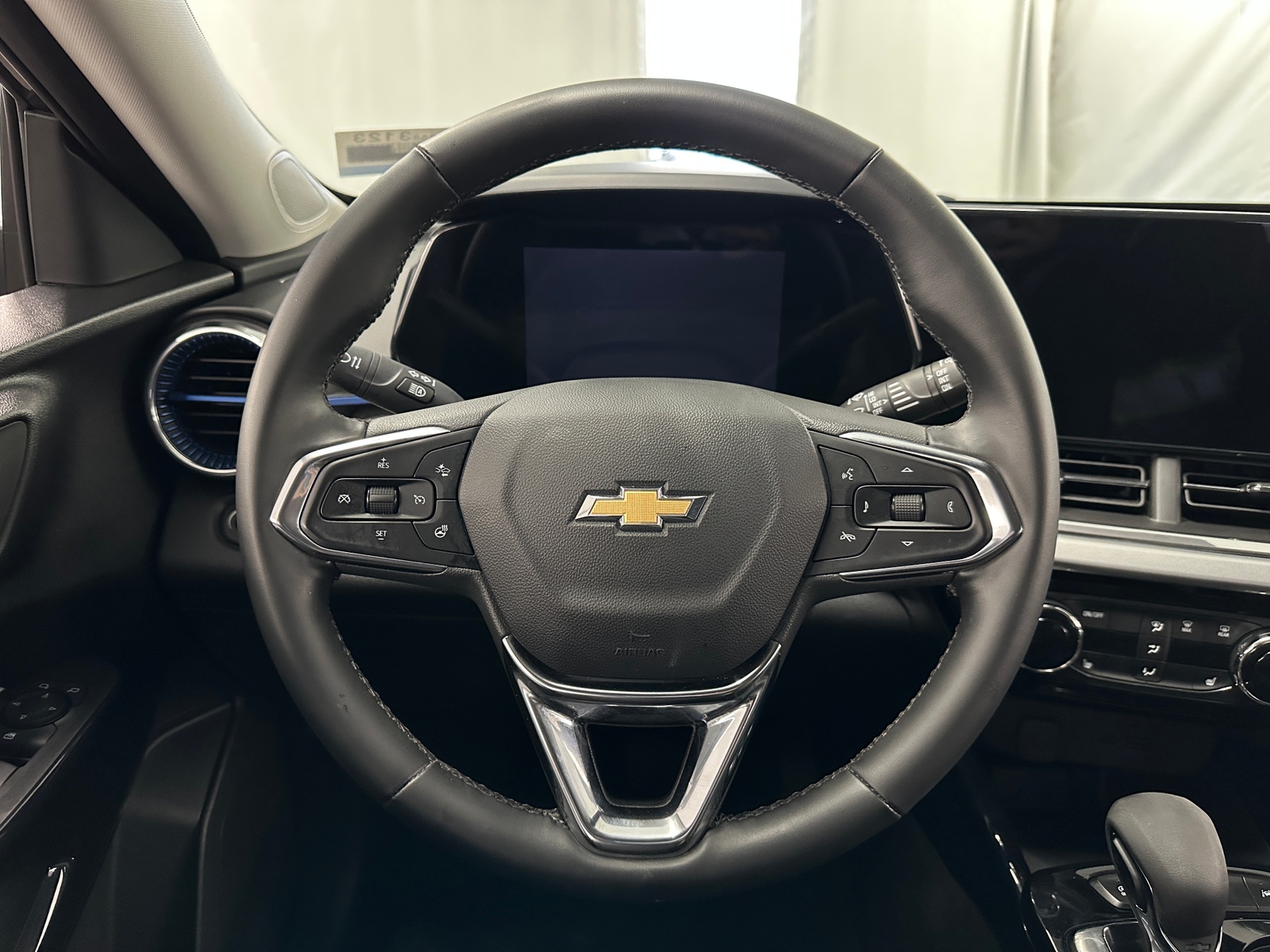 Thumbnail: 2025 Chevrolet Trax - 4