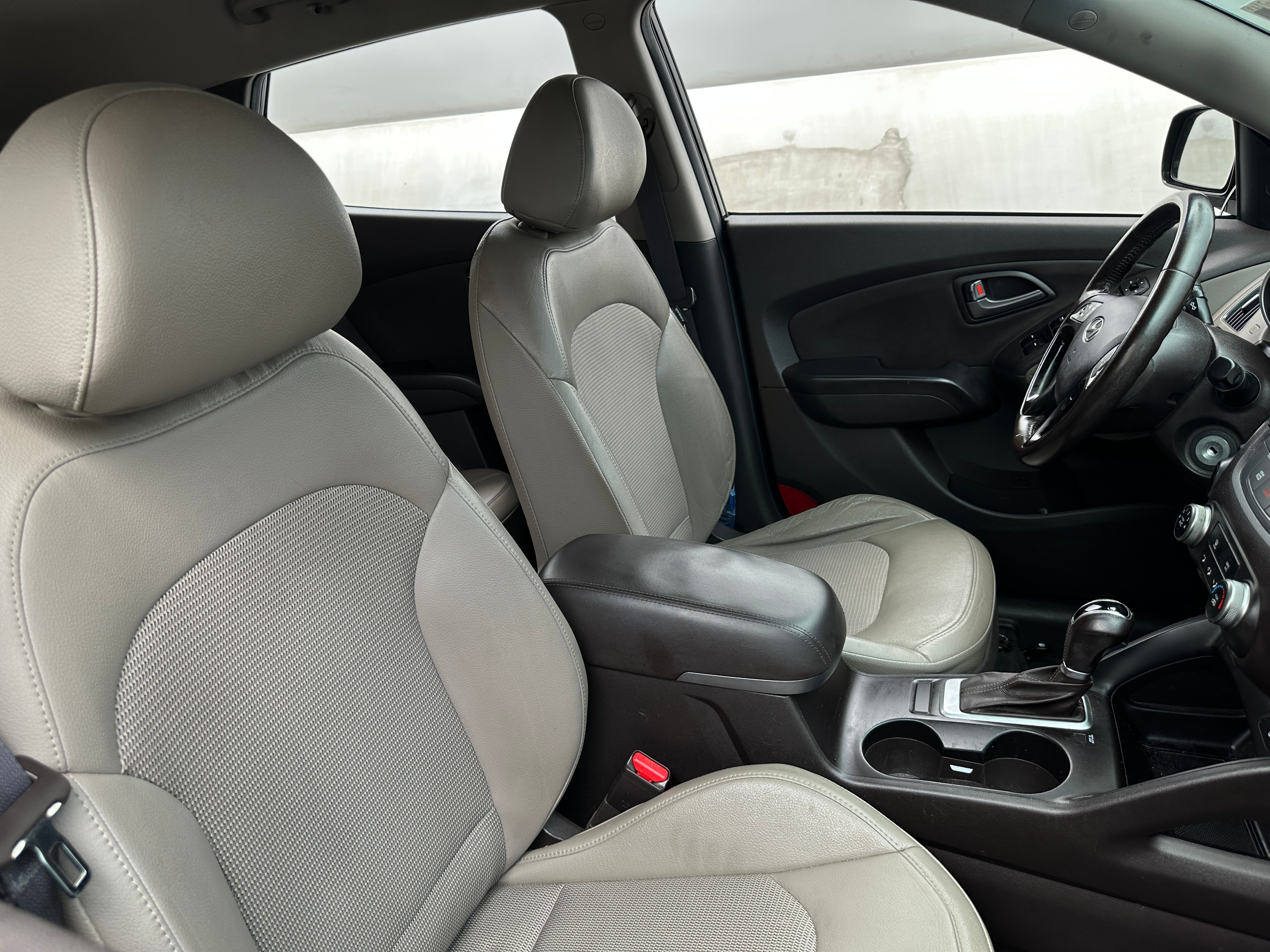 Used 2014 Hyundai Tucson SE with VIN KM8JU3AG5EU871381 for sale in Pewaukee, WI