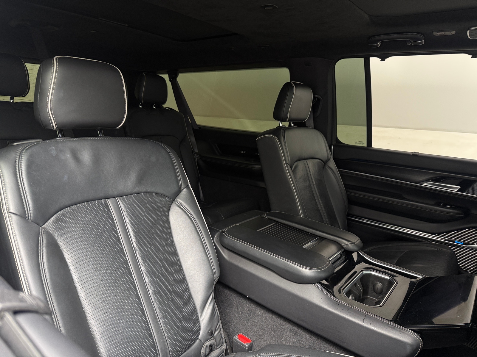 Thumbnail: 2024 Jeep Grand Wagoneer L - 5