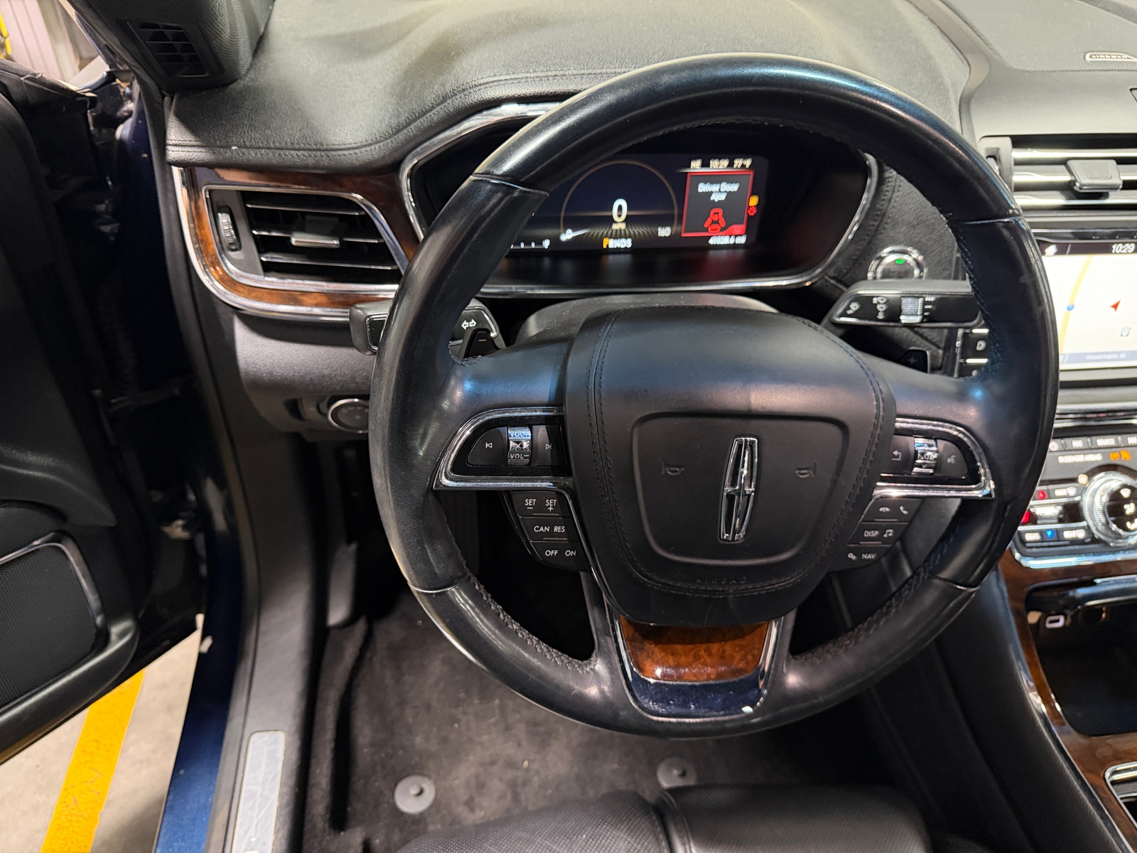 Thumbnail: 2017 Lincoln Continental - 4