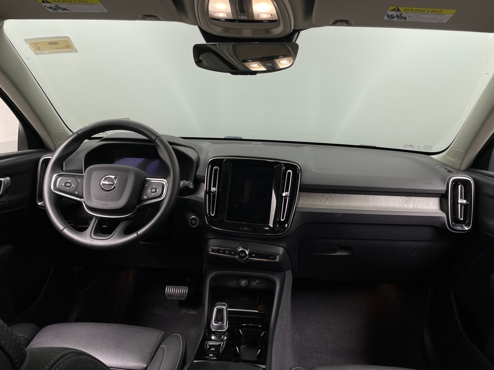 Thumbnail: 2024 Volvo XC40 - 2