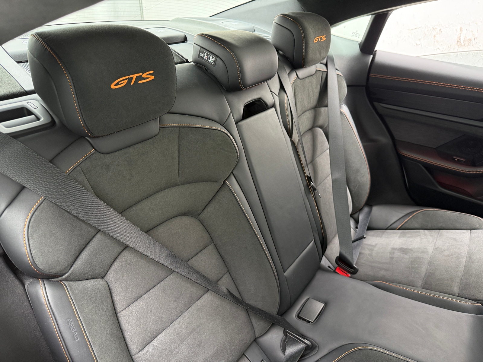 Thumbnail: 2023 Porsche Taycan - 6