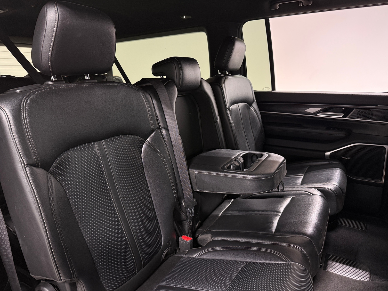Thumbnail: 2024 Jeep Wagoneer - 5