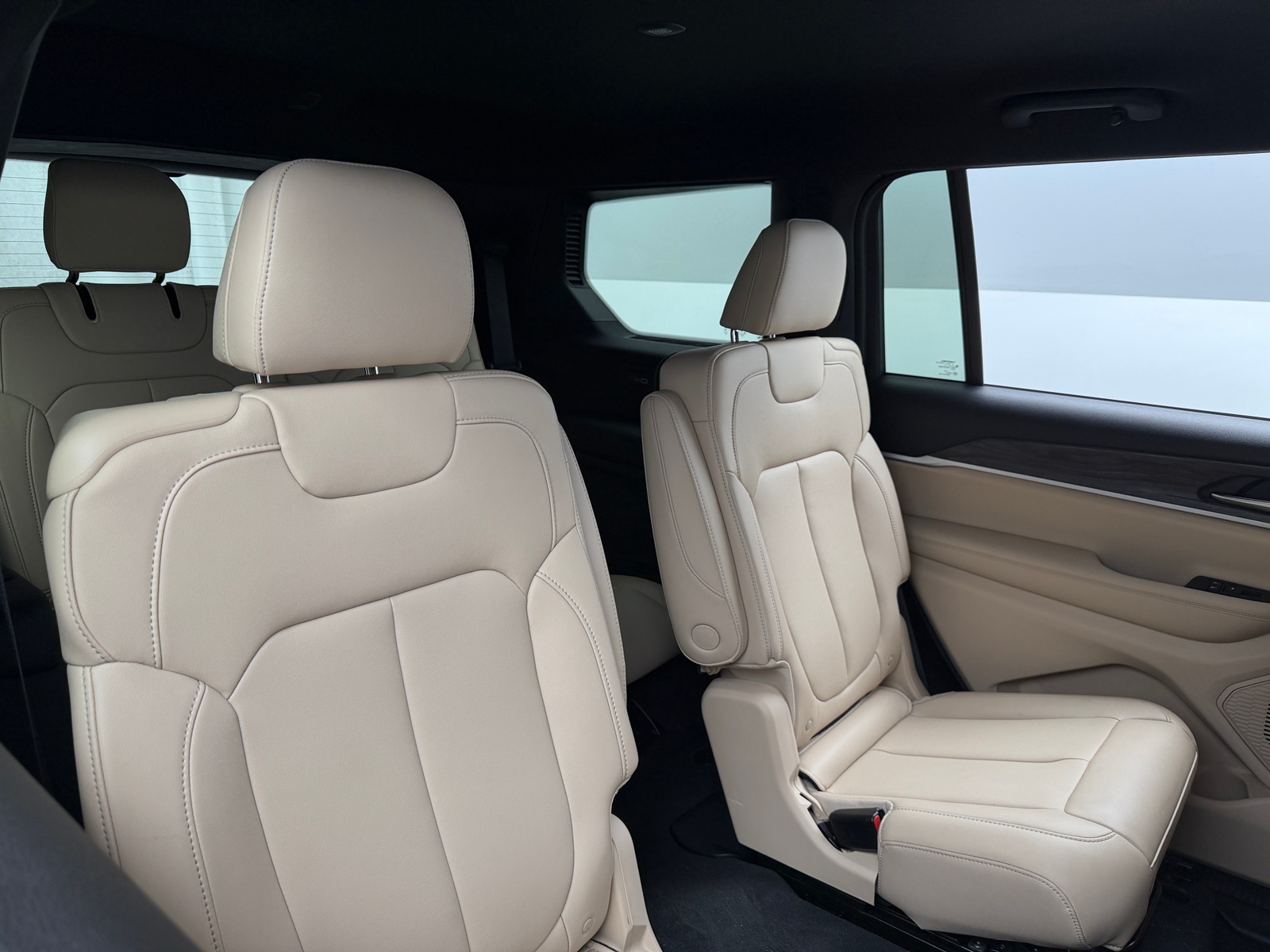 Thumbnail: 2024 Jeep Grand Cherokee L - 5