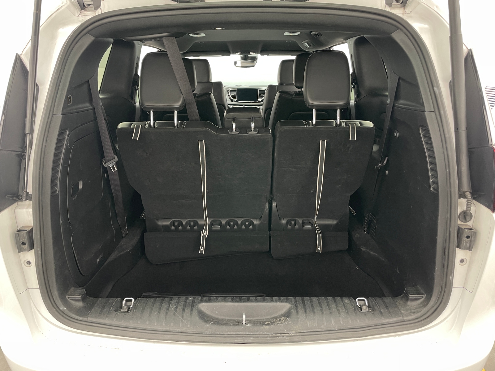 Thumbnail: 2024 Chrysler Pacifica - 6
