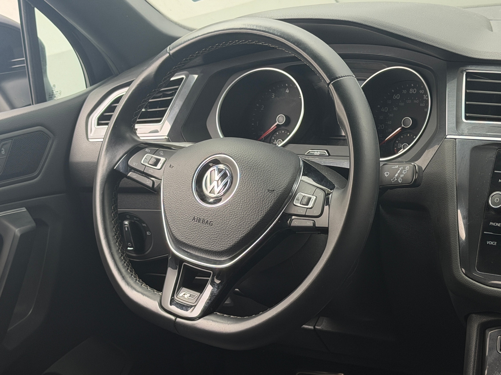 Thumbnail: 2021 Volkswagen Tiguan - 4