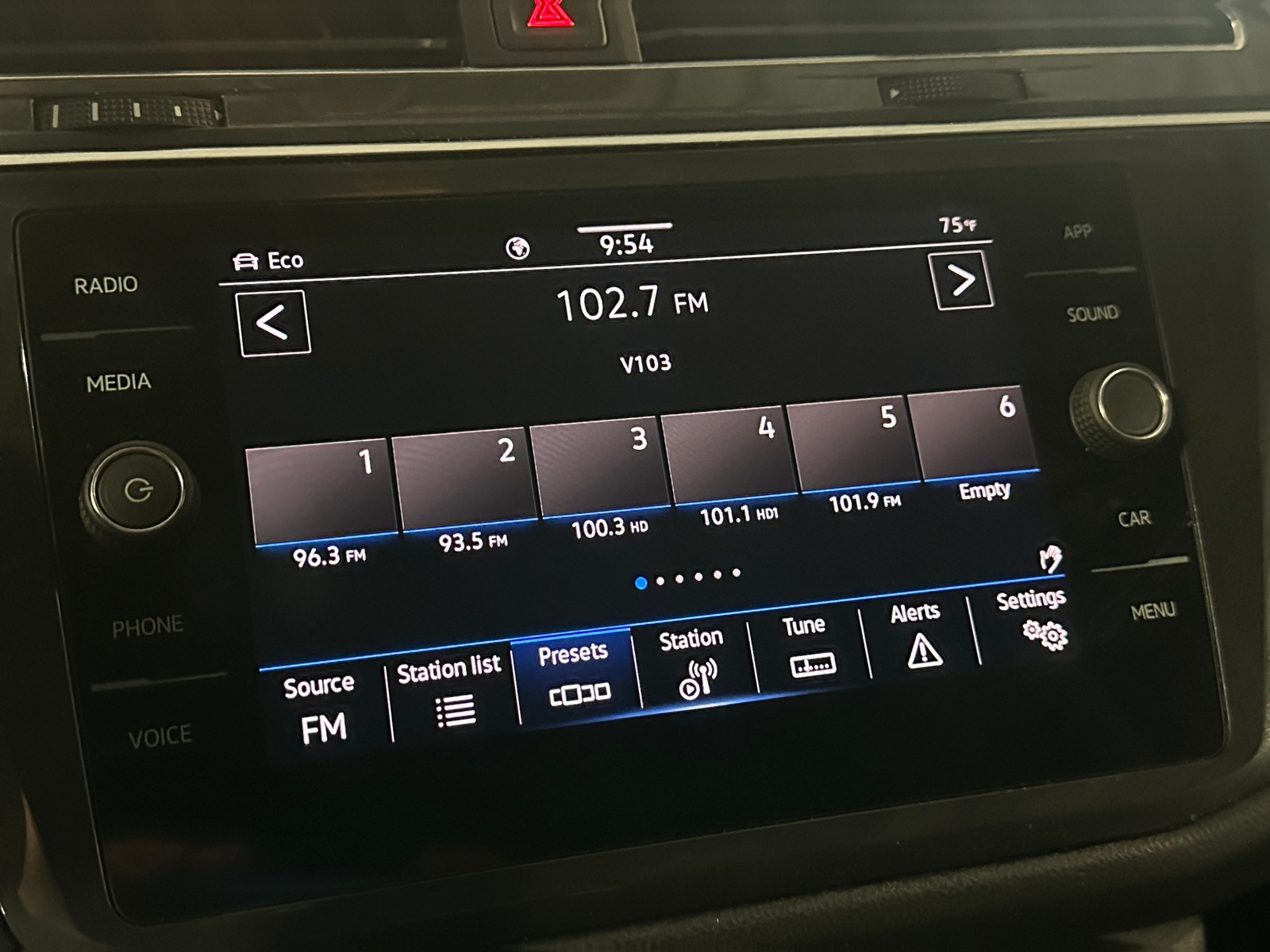 Thumbnail: 2021 Volkswagen Tiguan - 3