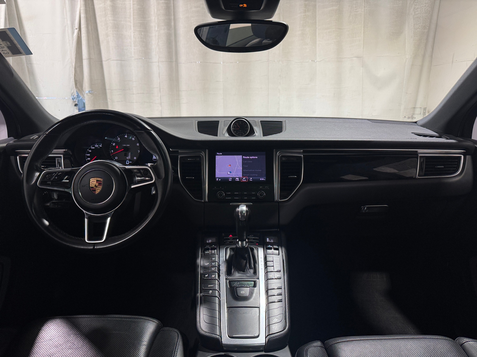 Thumbnail: 2017 Porsche Macan - 2