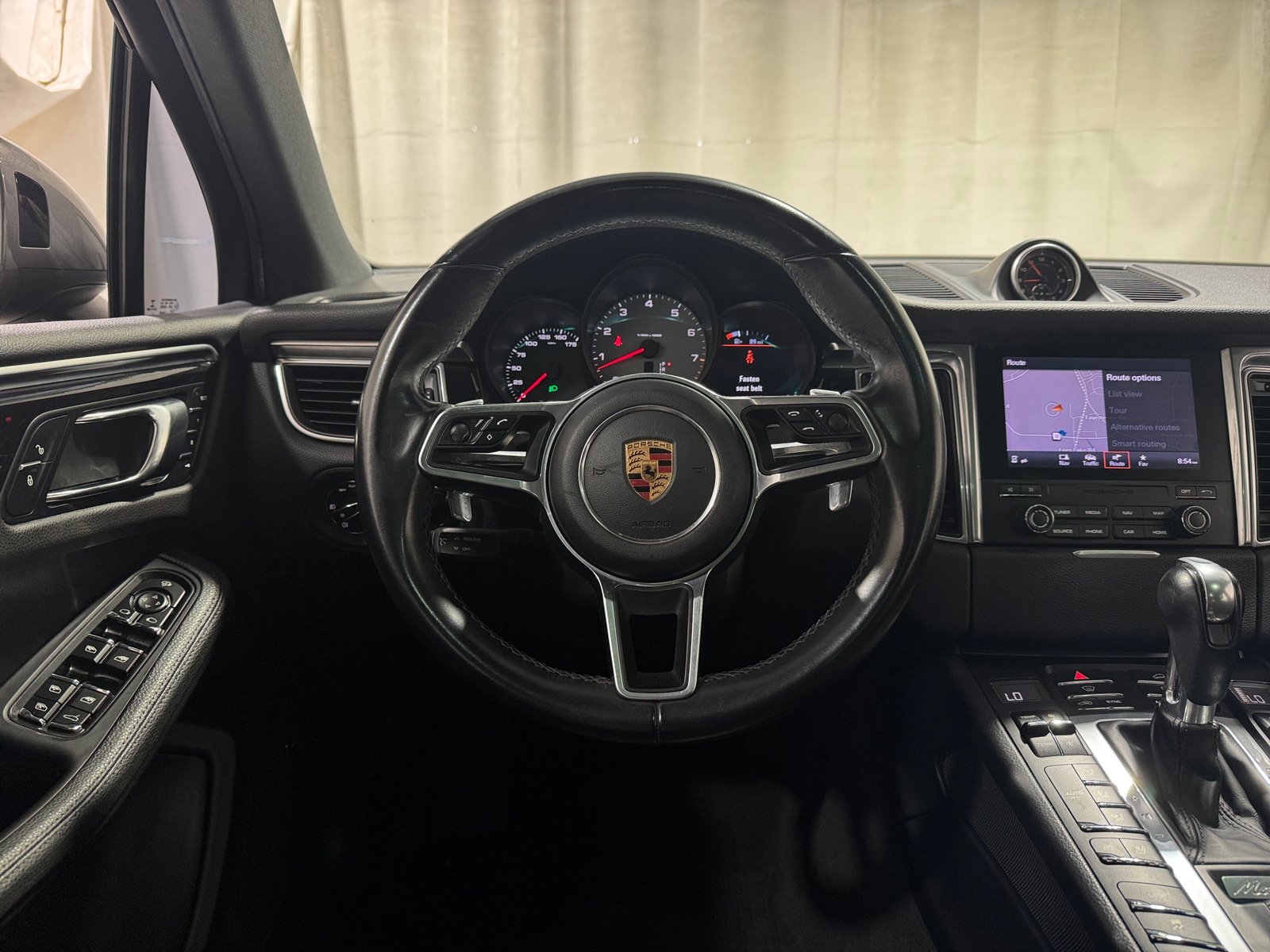 Thumbnail: 2017 Porsche Macan - 4