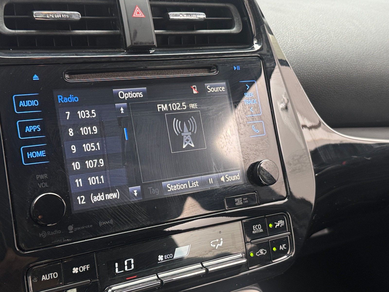 Thumbnail: 2016 Toyota Prius - 4