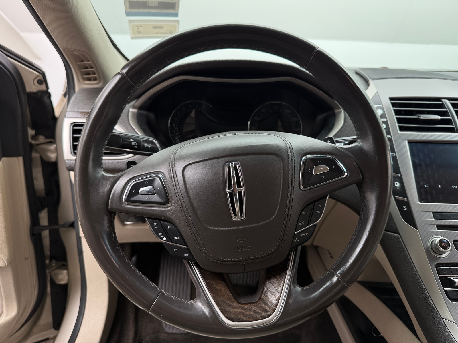 Thumbnail: 2017 Lincoln MKZ - 4