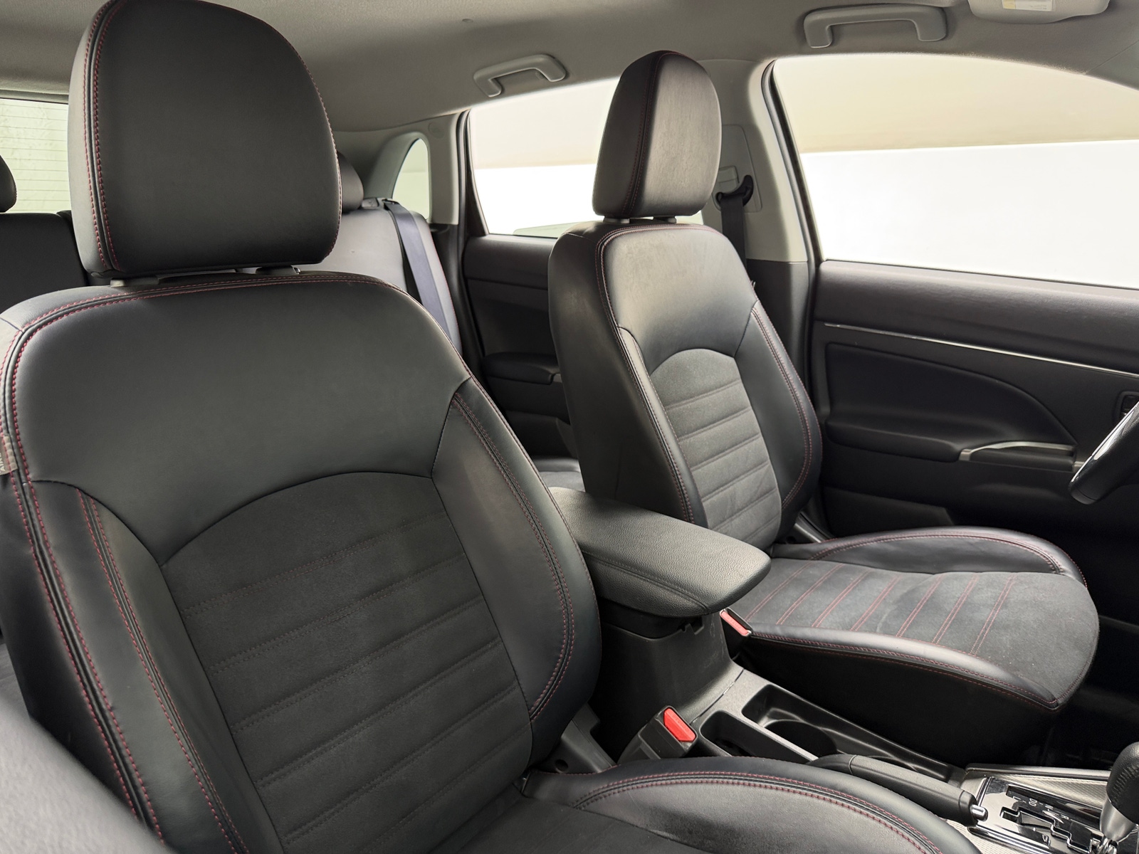 Thumbnail: 2024 Mitsubishi Outlander Sport - 2