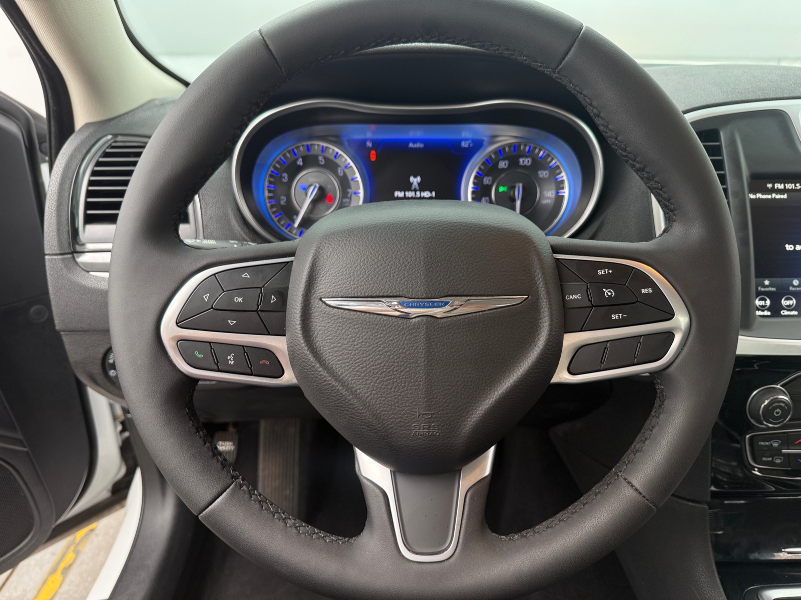 Thumbnail: 2023 Chrysler 300 - 5