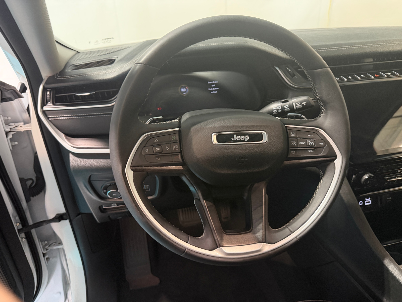 Thumbnail: 2023 Jeep Grand Cherokee - 4