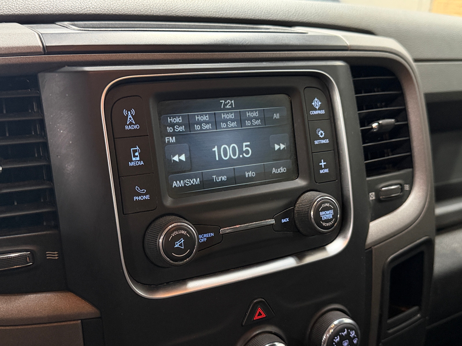 Thumbnail: 2019 RAM 1500 Classic - 4