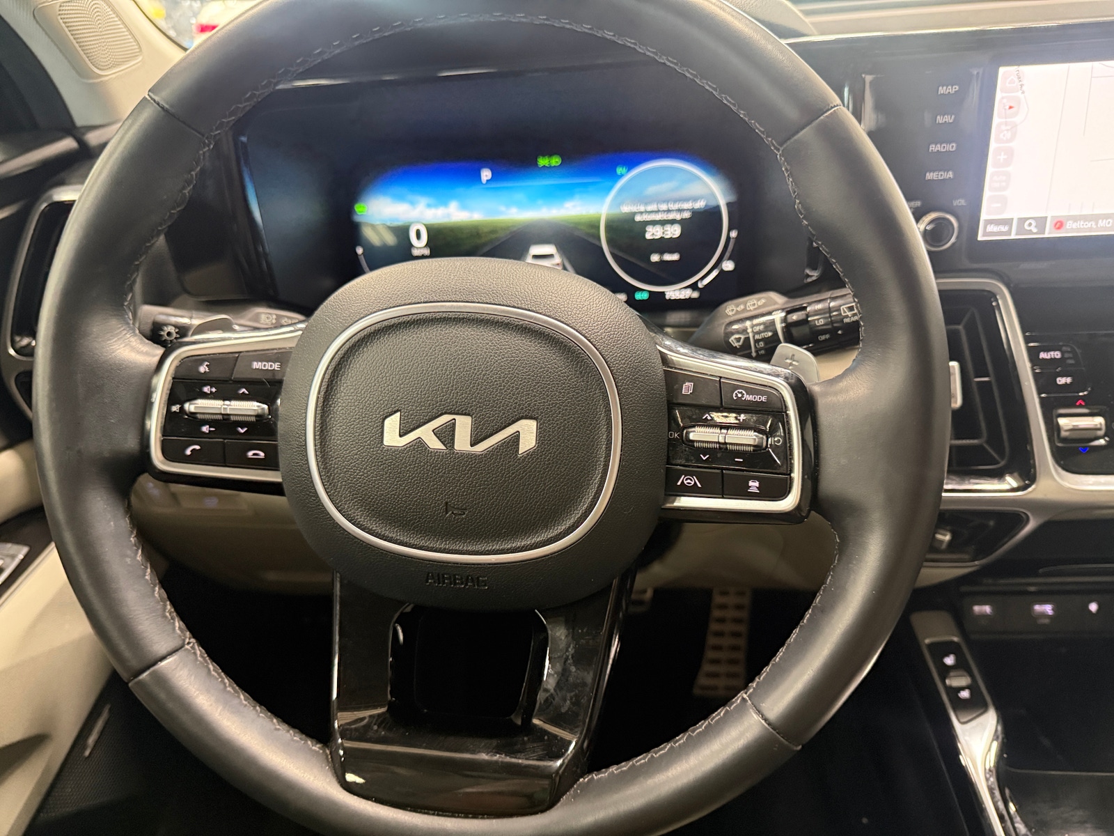 Thumbnail: 2023 Kia Sorento - 4