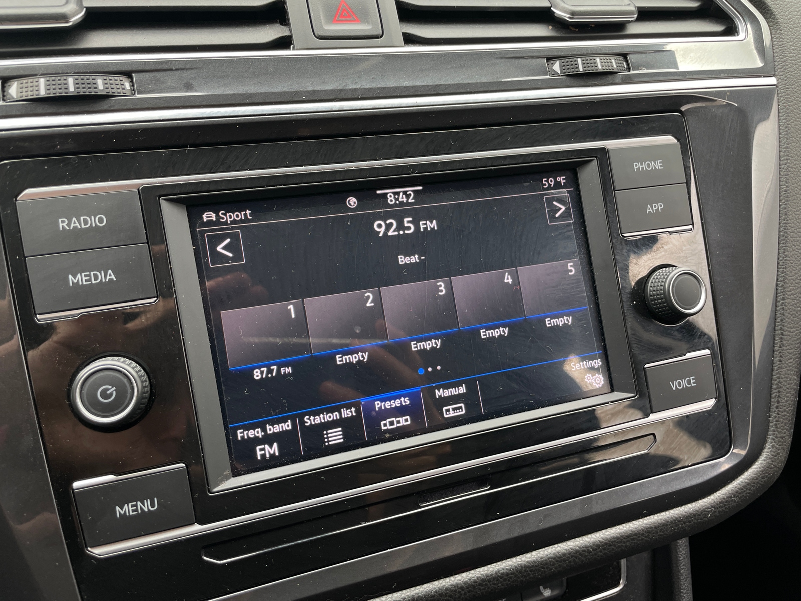 Thumbnail: 2024 Volkswagen Tiguan - 4
