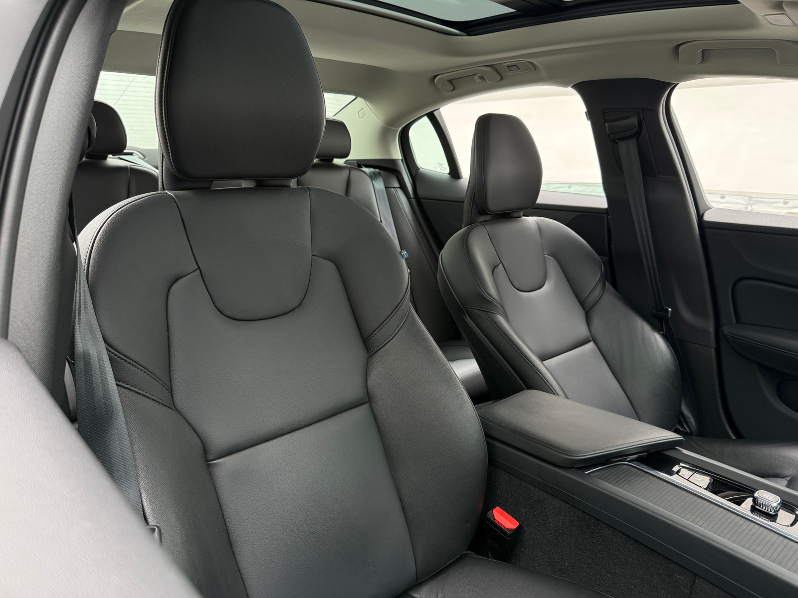 Thumbnail: 2025 Volvo S60 - 2