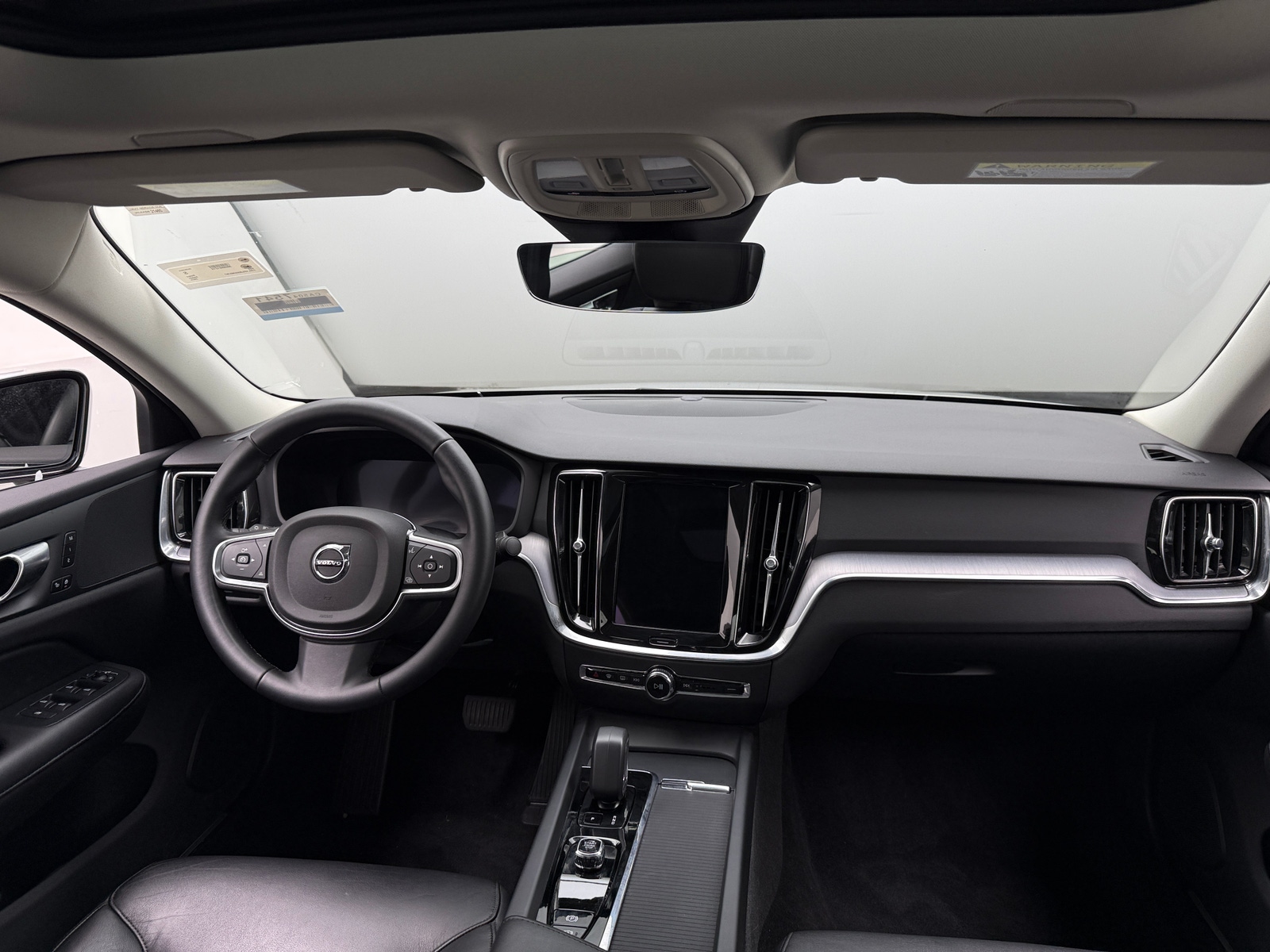 Thumbnail: 2025 Volvo S60 - 3
