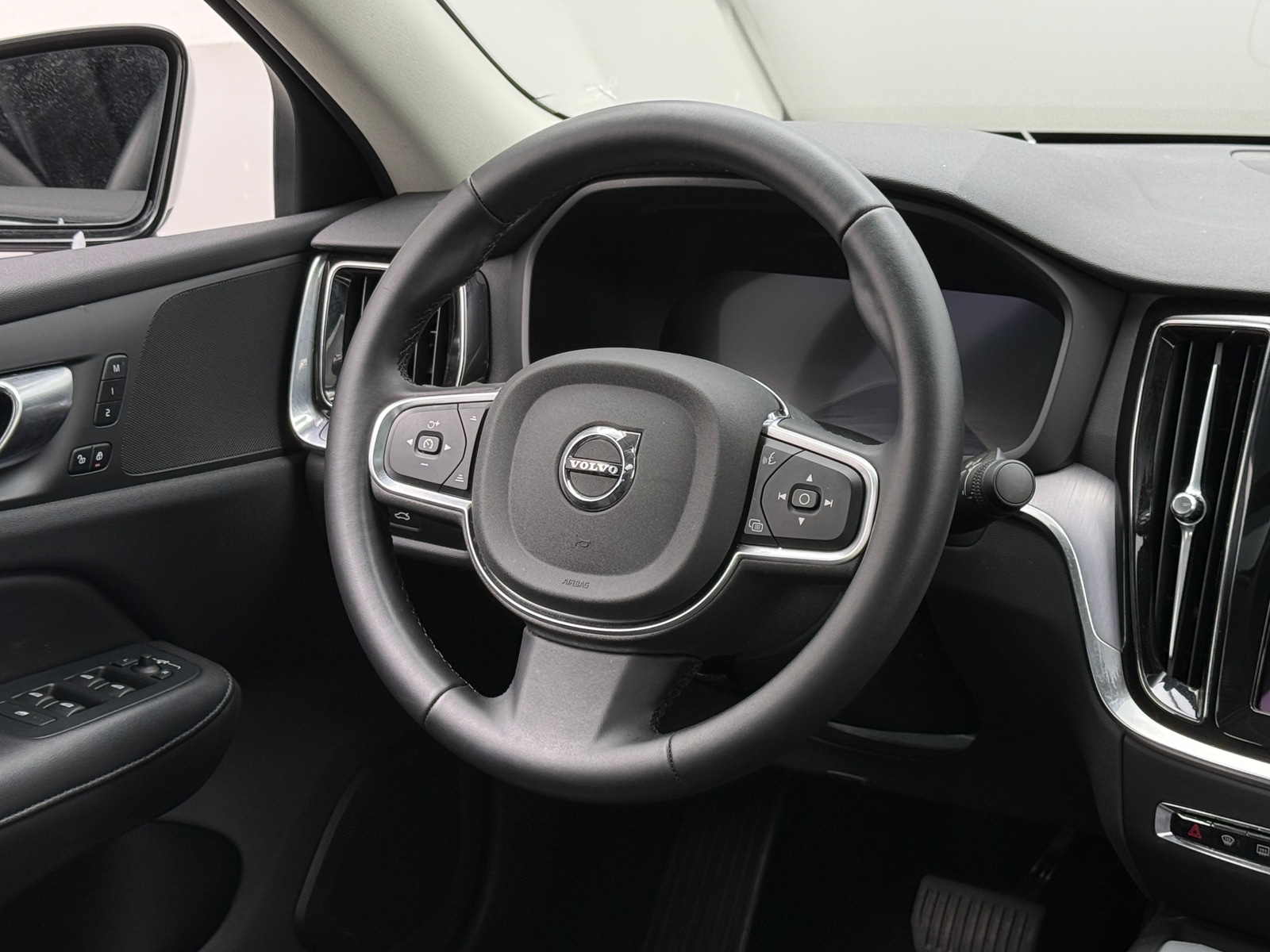 Thumbnail: 2025 Volvo S60 - 5