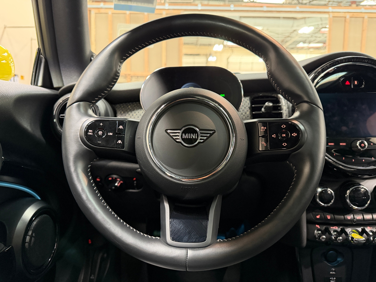 Thumbnail: 2022 MINI Cooper Hardtop - 4