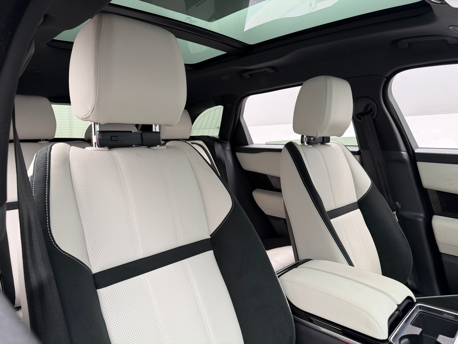 Thumbnail: 2023 Land Rover Range Rover Velar - 2