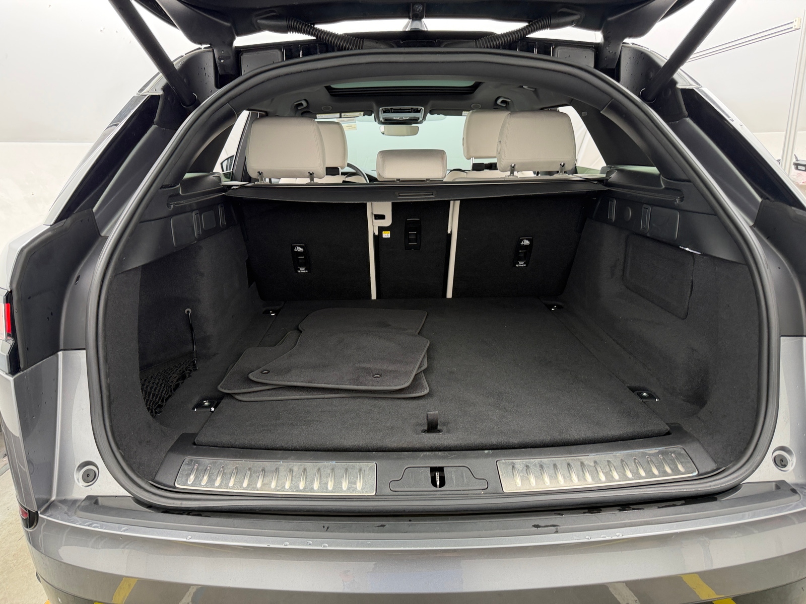 Thumbnail: 2023 Land Rover Range Rover Velar - 7