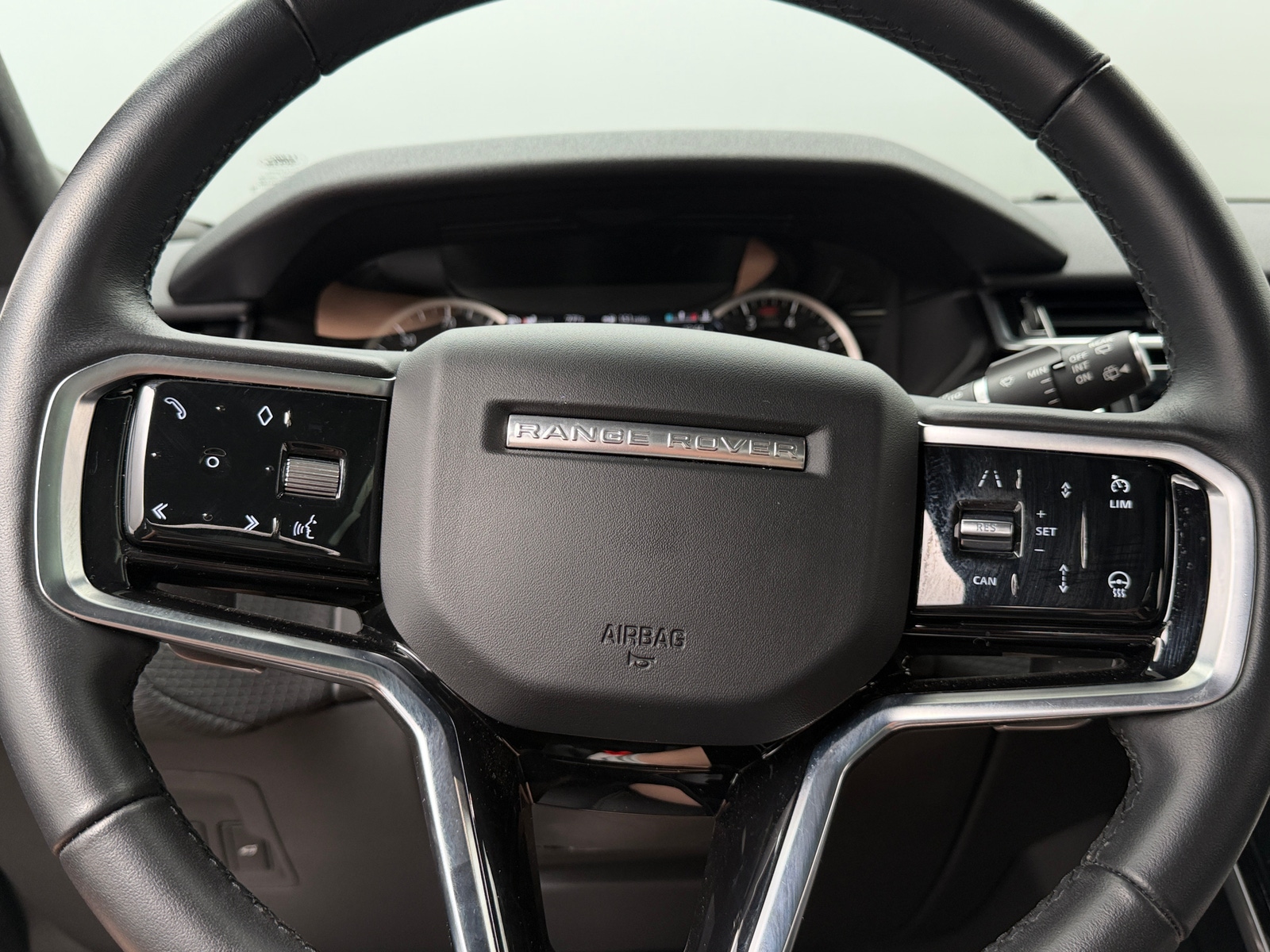 Thumbnail: 2023 Land Rover Range Rover Velar - 4