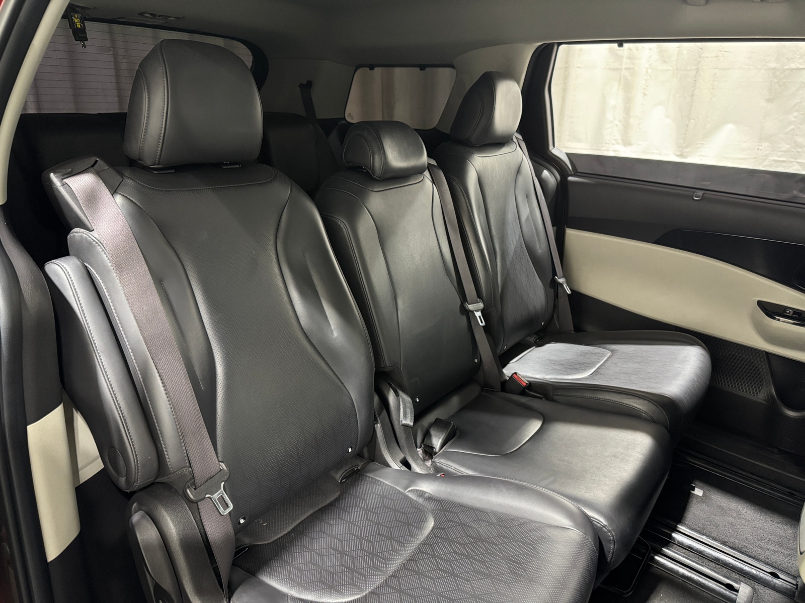 Thumbnail: 2022 Kia Carnival - 5