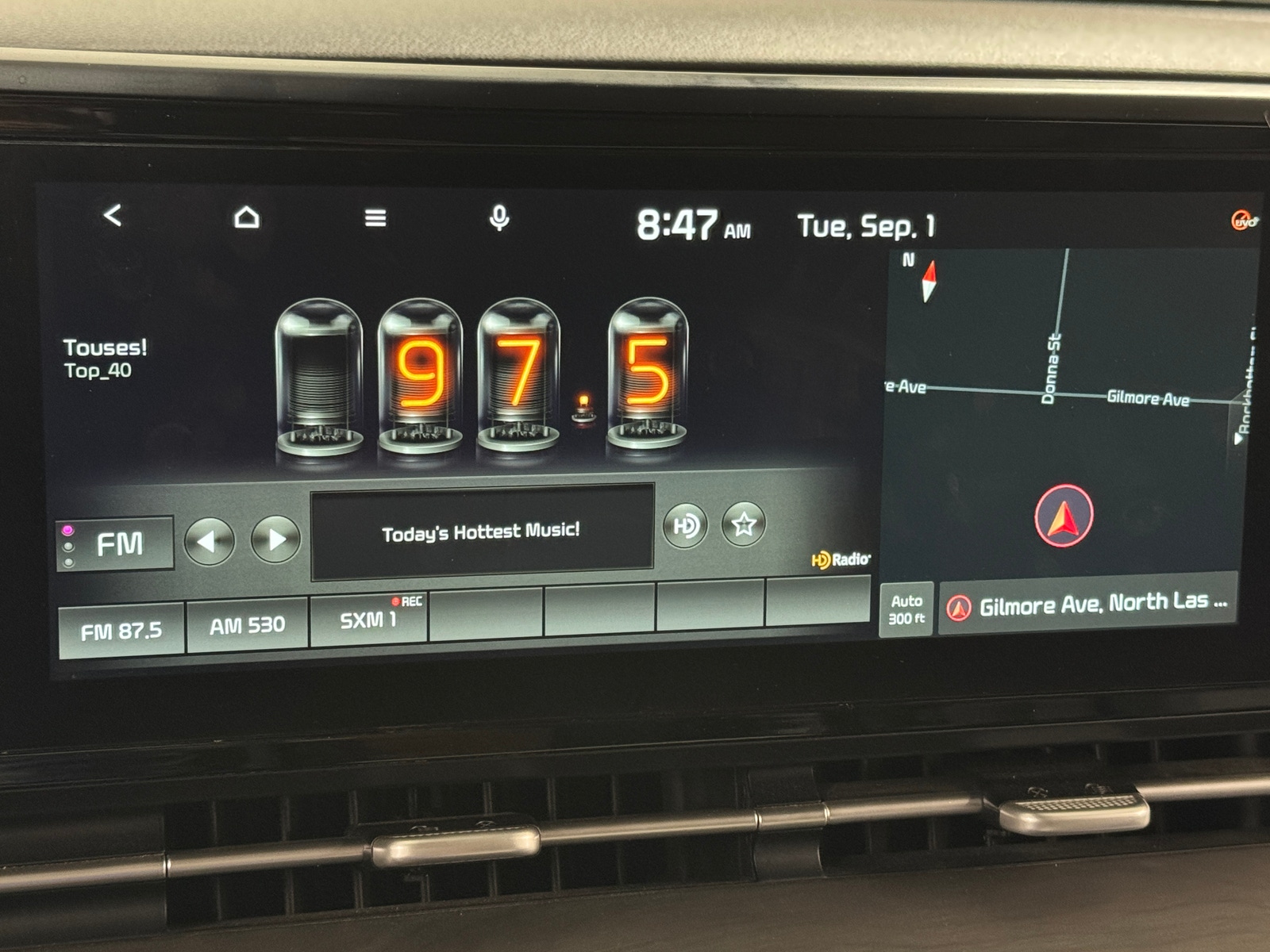 Thumbnail: 2022 Kia Carnival - 3