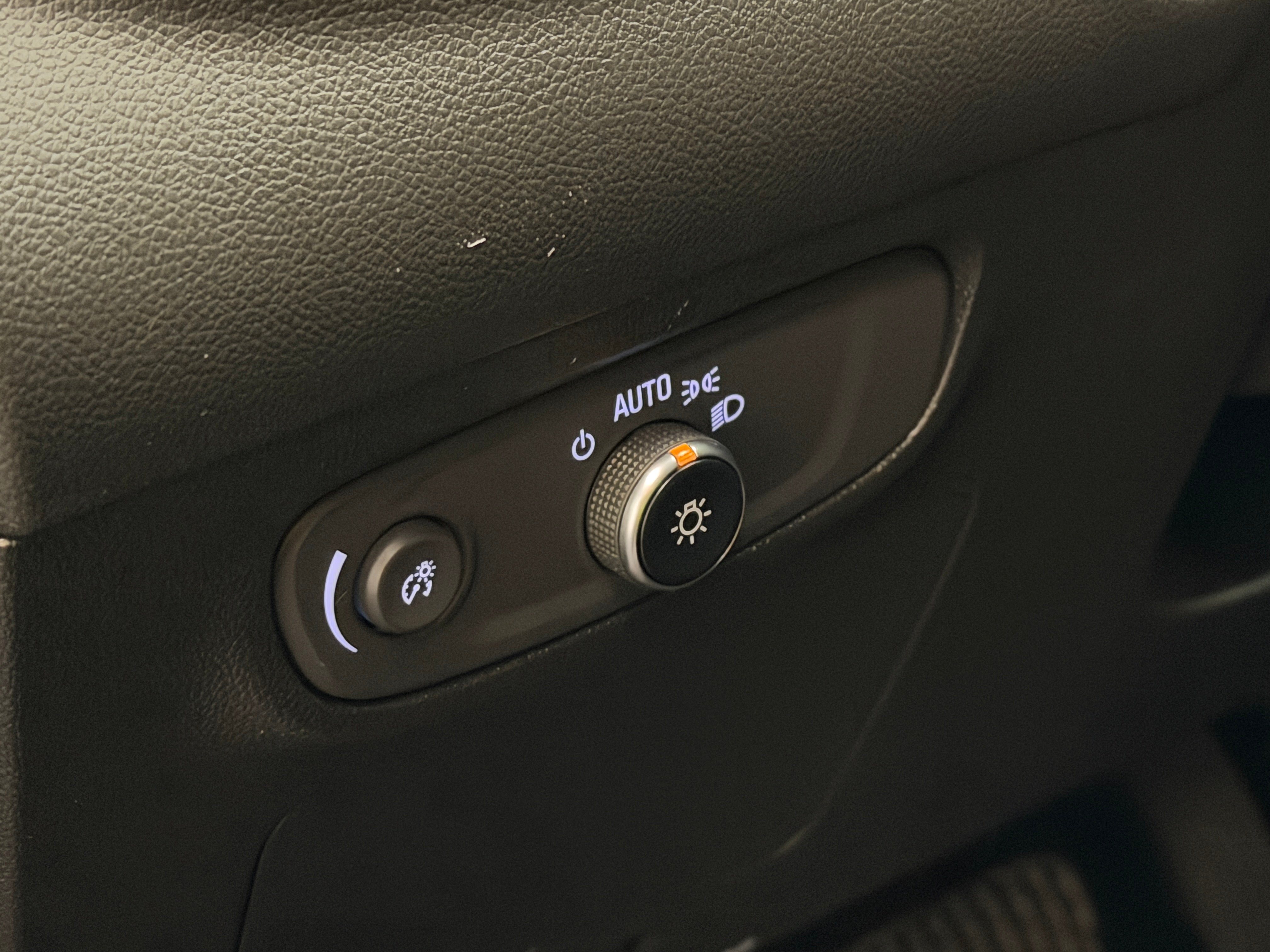 2025 Buick Encore GX Preferred - Photo 2