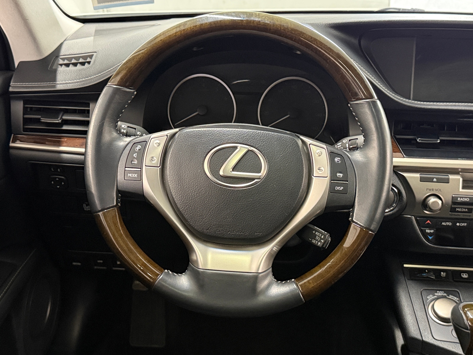 Thumbnail: 2014 Lexus ES - 4