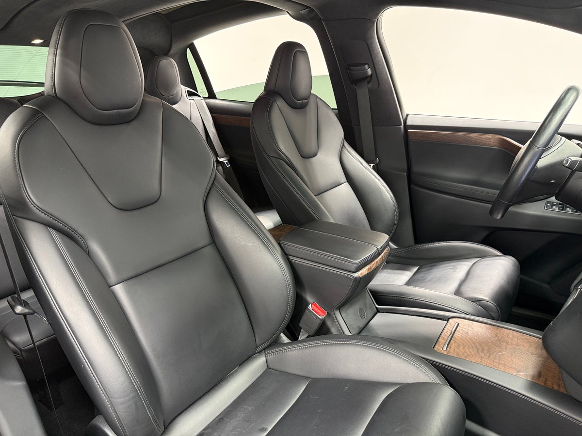 2020 Tesla Model X Long Range in Deep Blue Metallic — photo 2