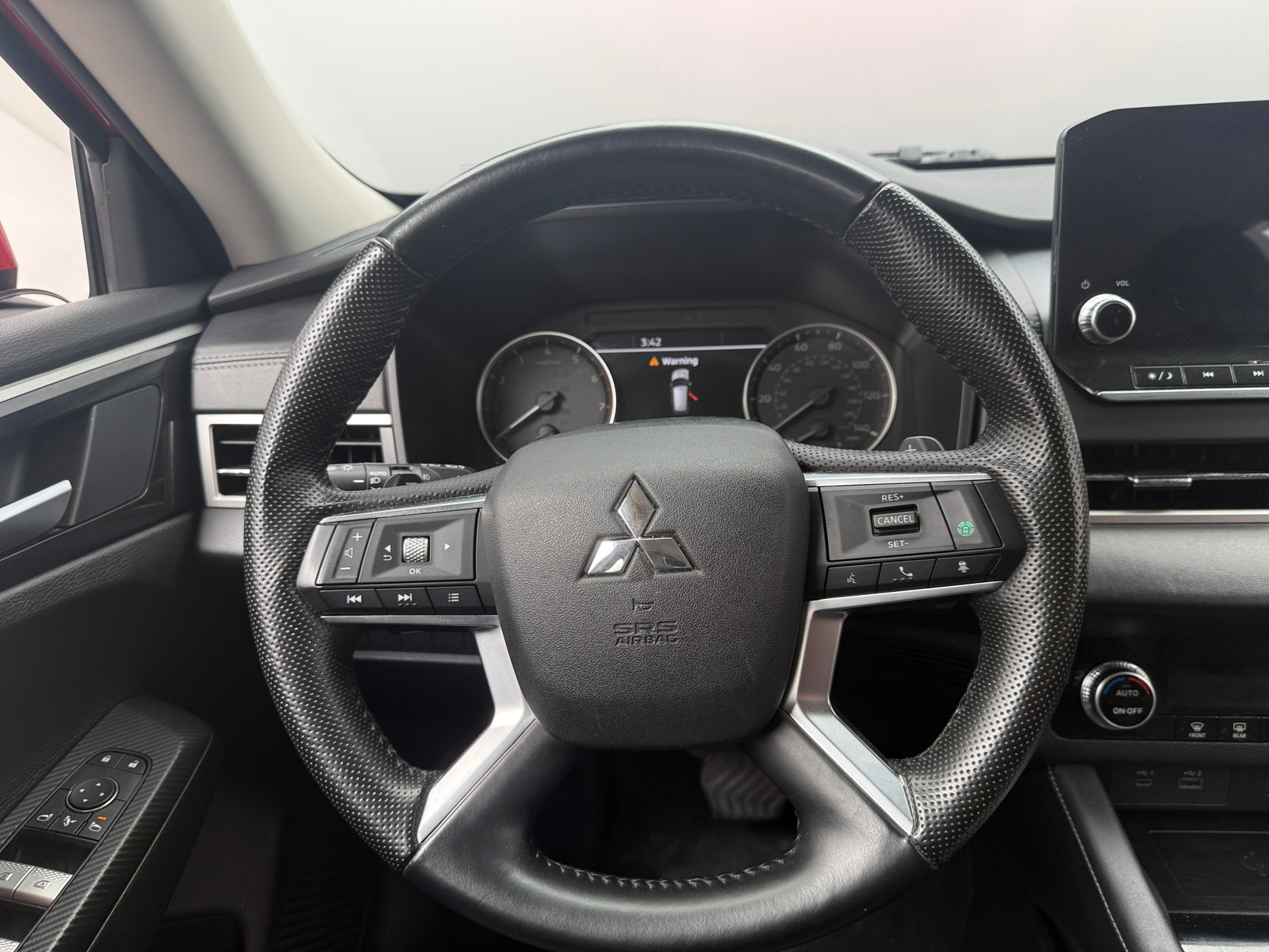 Thumbnail: 2024 Mitsubishi Outlander - 4