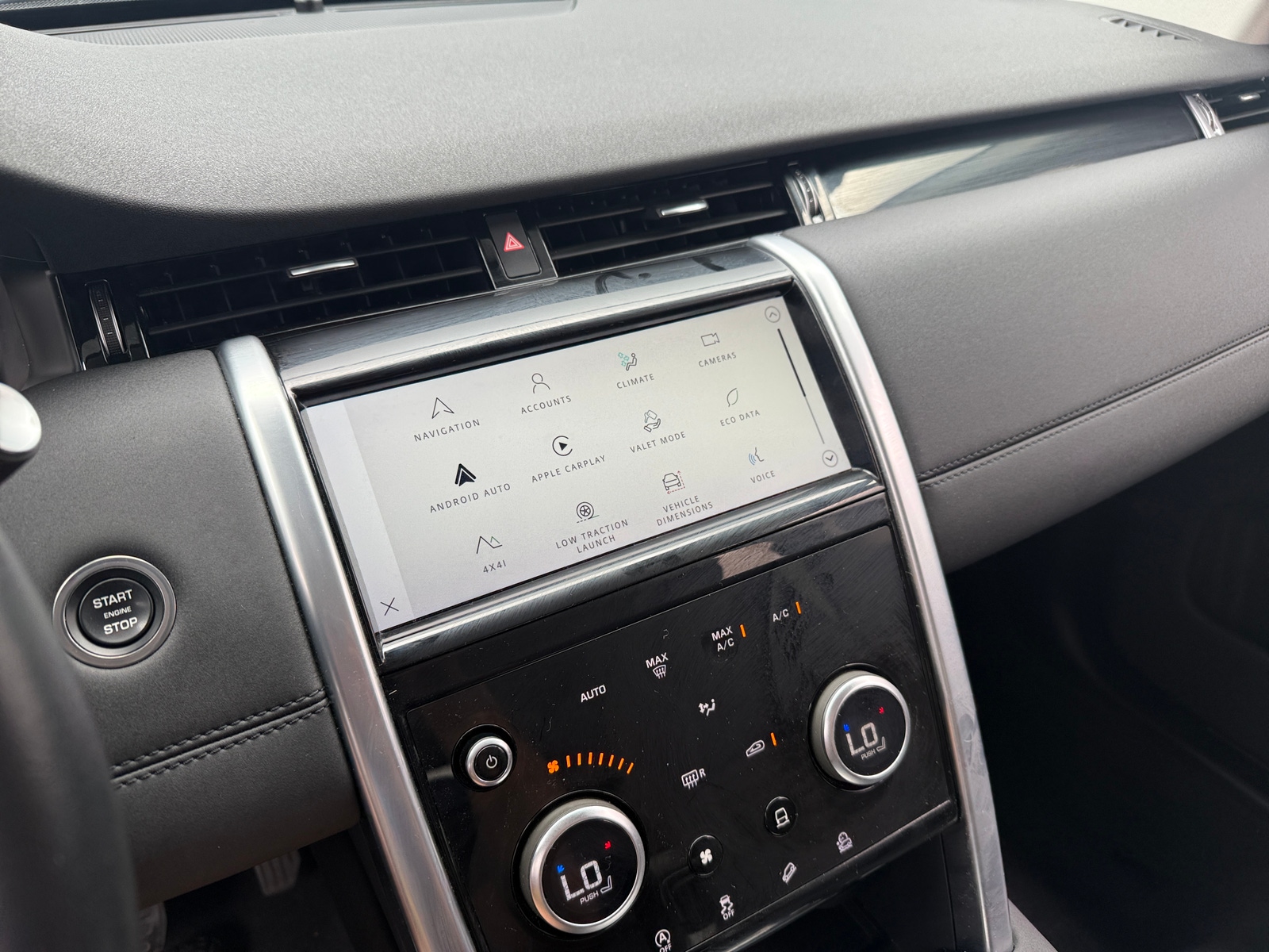 Thumbnail: 2023 Land Rover Discovery Sport - 4