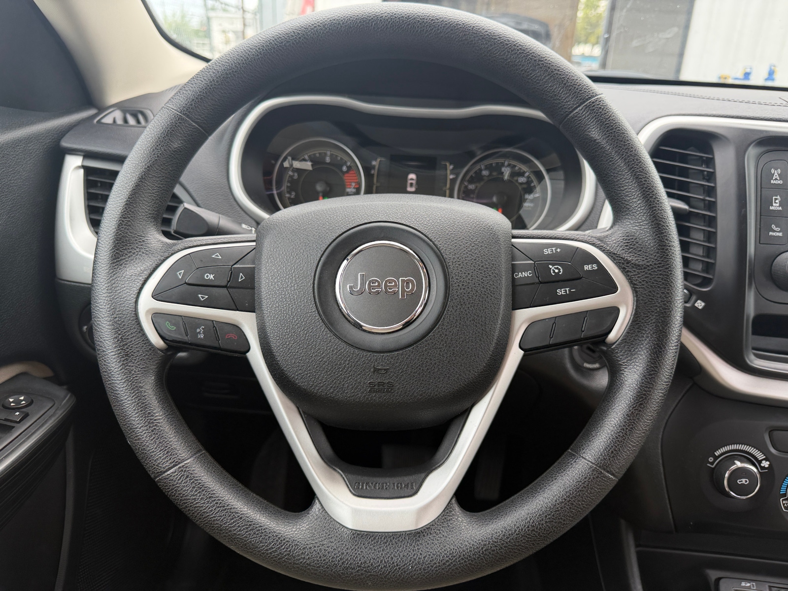 Thumbnail: 2016 Jeep Cherokee - 5
