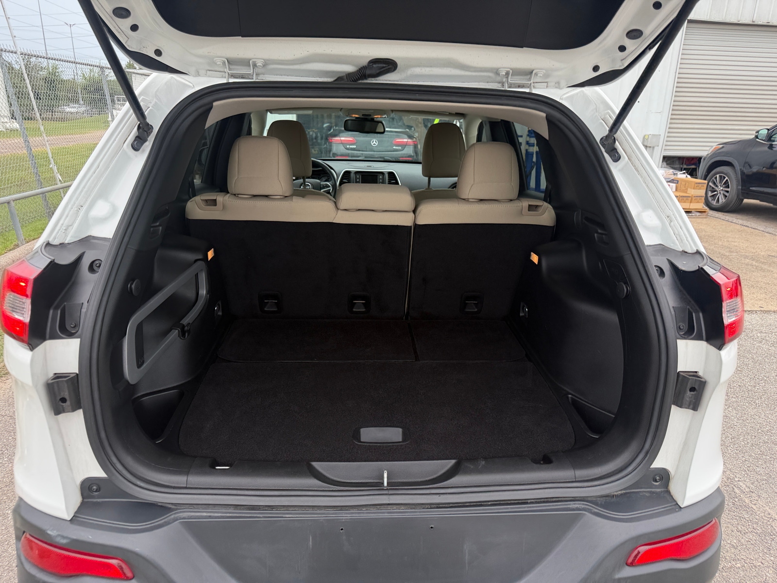 Thumbnail: 2016 Jeep Cherokee - 7