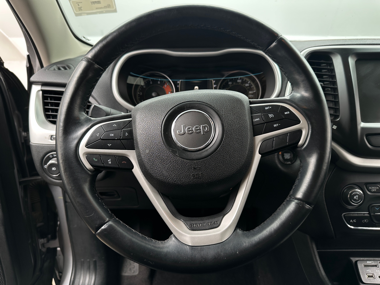 Thumbnail: 2018 Jeep Cherokee - 5