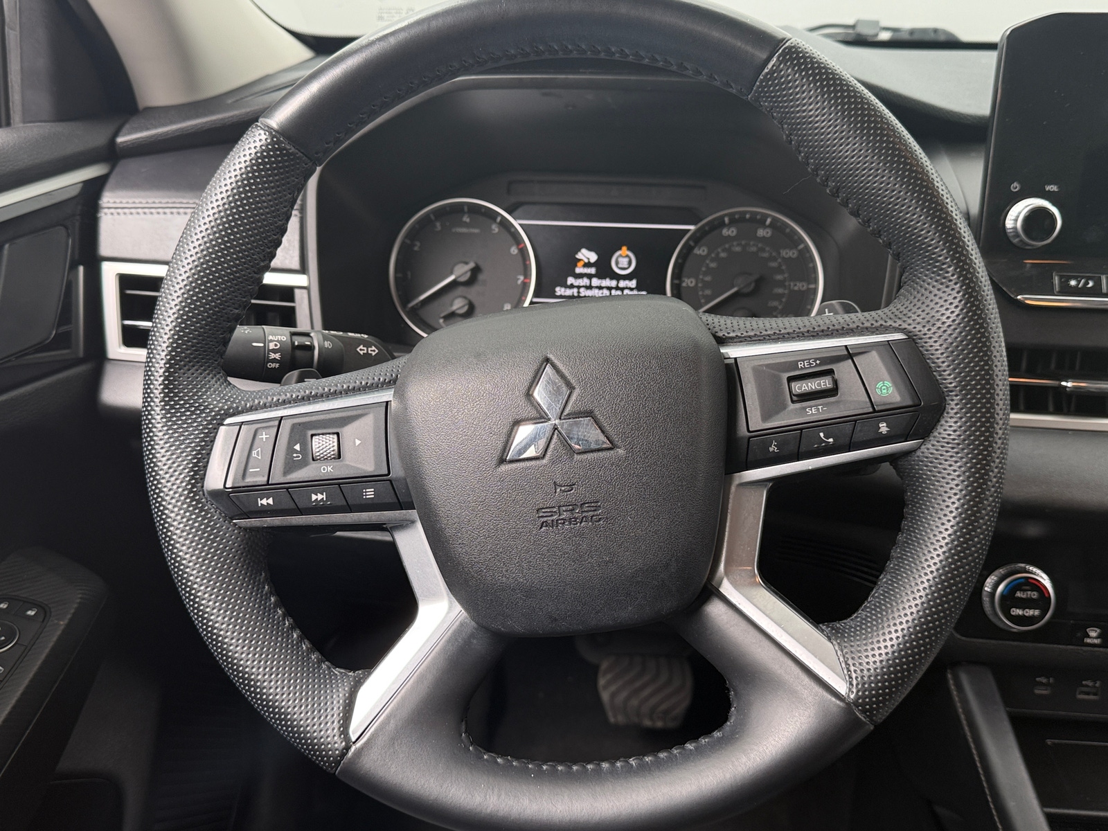 Thumbnail: 2023 Mitsubishi Outlander - 4