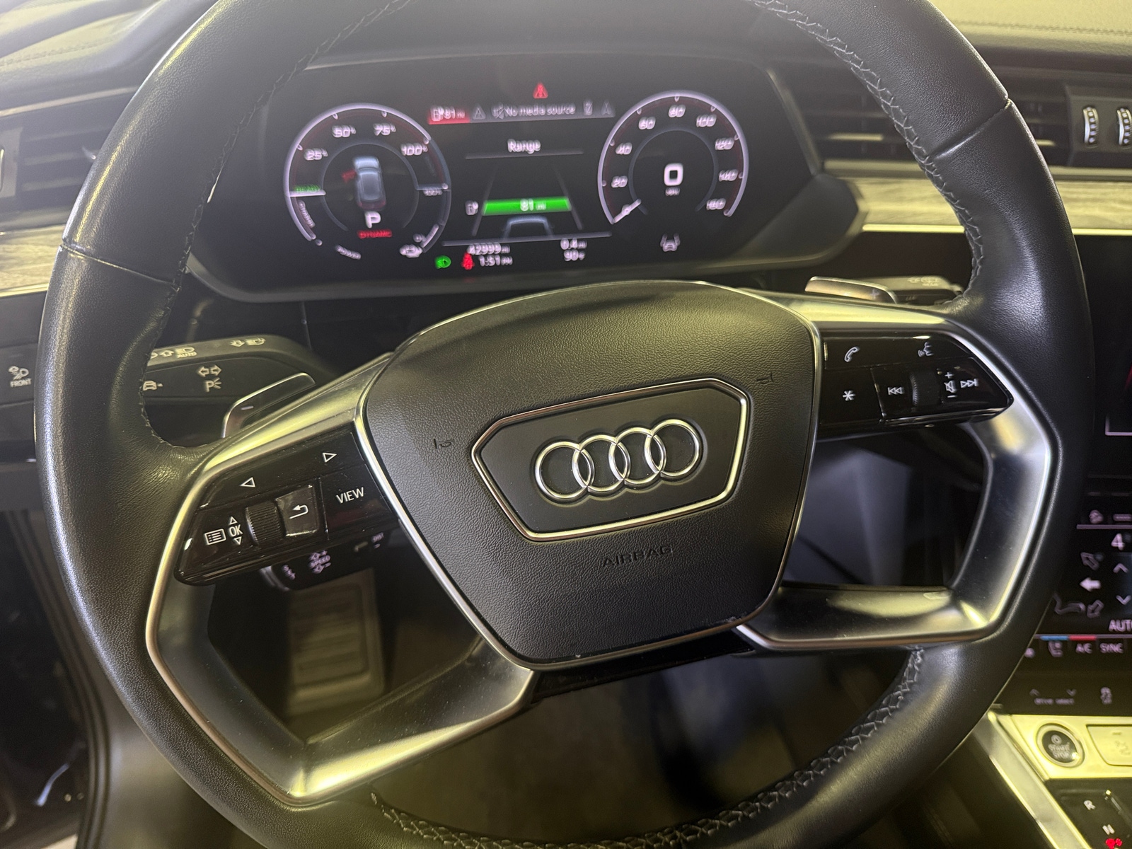 Thumbnail: 2022 Audi e-tron - 4